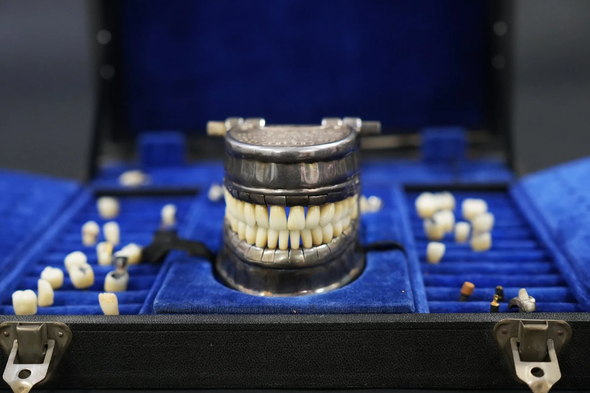 1920's Vacabe' Dental Set in Original Numbered Box # 12163 — AGENT